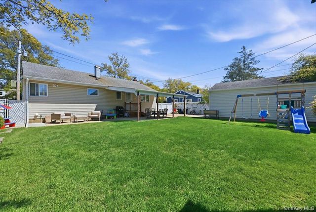 648 Dogwood Avenue, Franklin Square, NY 11010