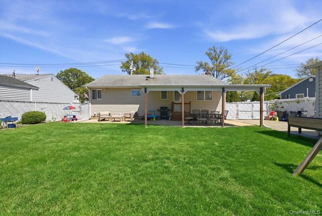 648 Dogwood Avenue, Franklin Square, NY 11010