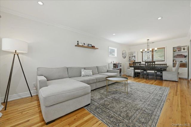 648 Dogwood Avenue, Franklin Square, NY 11010
