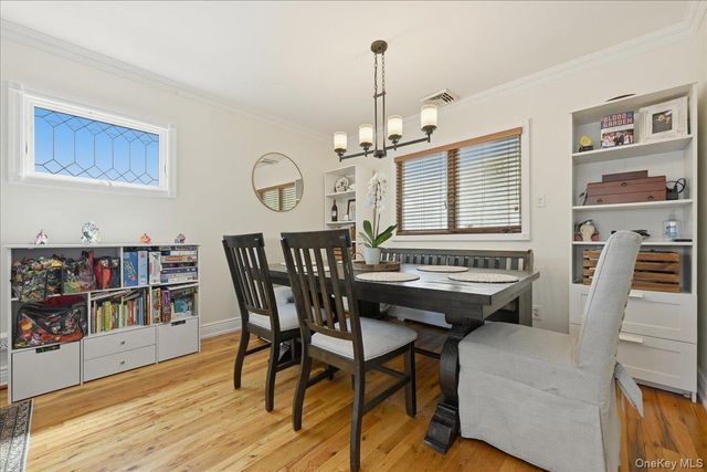 648 Dogwood Avenue, Franklin Square, NY 11010