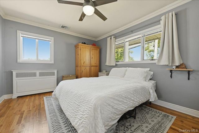 648 Dogwood Avenue, Franklin Square, NY 11010