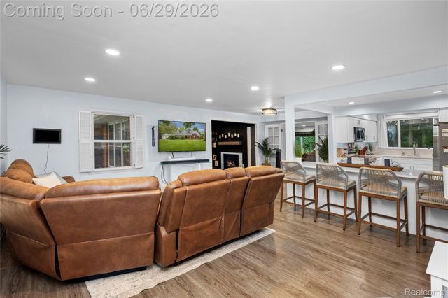 6085 Worlington Road, Bloomfield Hills, MI 48301