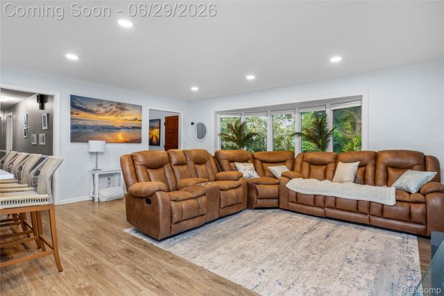 6085 Worlington Road, Bloomfield Hills, MI 48301