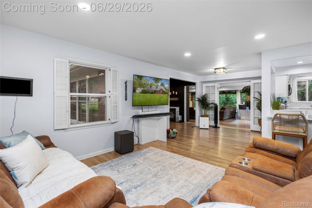 6085 Worlington Road, Bloomfield Hills, MI 48301