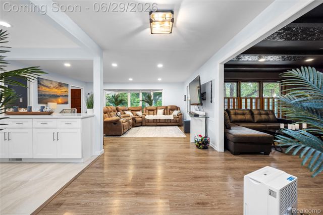 6085 Worlington Road, Bloomfield Hills, MI 48301