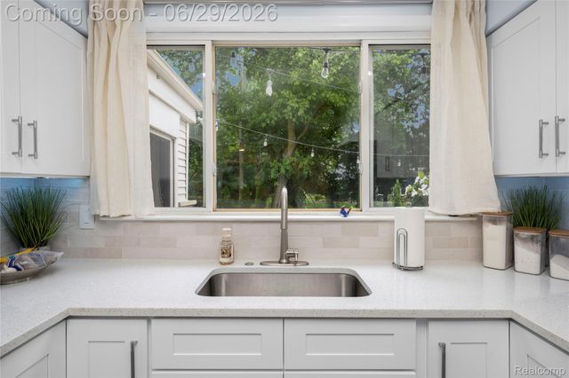 6085 Worlington Road, Bloomfield Hills, MI 48301