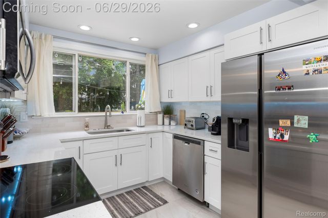 6085 Worlington Road, Bloomfield Hills, MI 48301