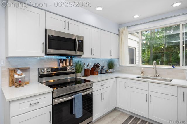 6085 Worlington Road, Bloomfield Hills, MI 48301