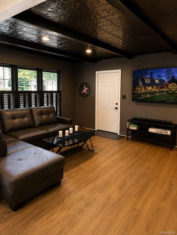 6085 Worlington Road, Bloomfield Hills, MI 48301