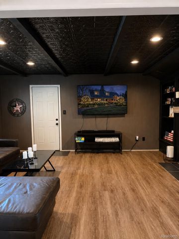 6085 Worlington Road, Bloomfield Hills, MI 48301