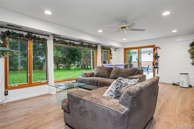 6085 Worlington Road, Bloomfield Hills, MI 48301