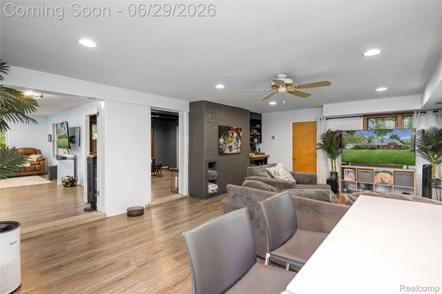 6085 Worlington Road, Bloomfield Hills, MI 48301