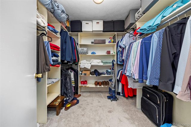 6085 Worlington Road, Bloomfield Hills, MI 48301