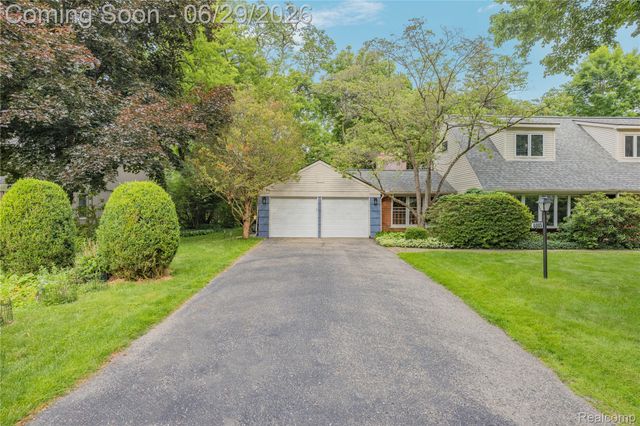 6085 Worlington Road, Bloomfield Hills, MI 48301
