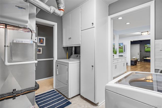 6085 Worlington Road, Bloomfield Hills, MI 48301