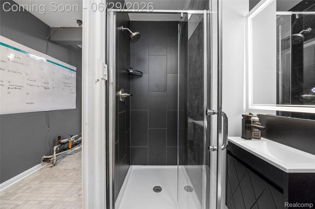 6085 Worlington Road, Bloomfield Hills, MI 48301