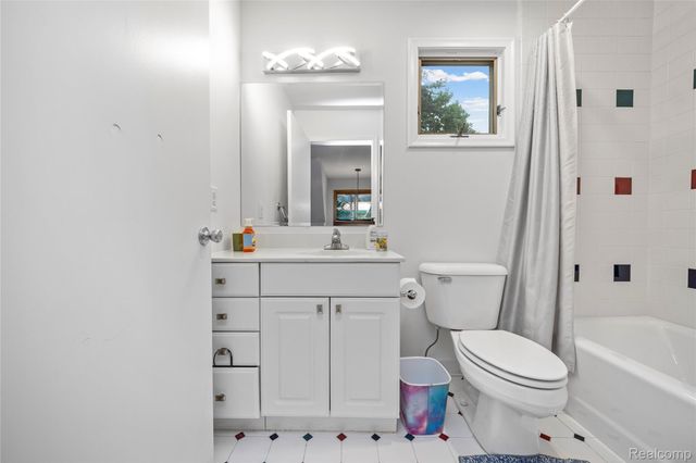 6085 Worlington Road, Bloomfield Hills, MI 48301