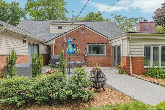 6085 Worlington Road, Bloomfield Hills, MI 48301