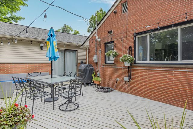 6085 Worlington Road, Bloomfield Hills, MI 48301