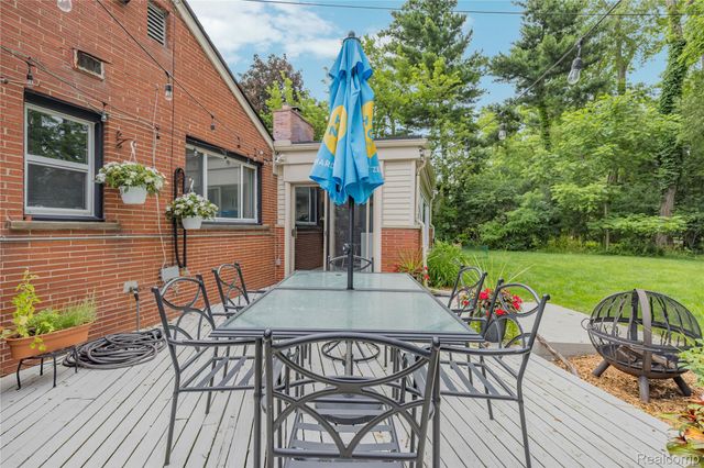 6085 Worlington Road, Bloomfield Hills, MI 48301