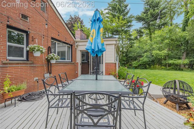 6085 Worlington Road, Bloomfield Hills, MI 48301