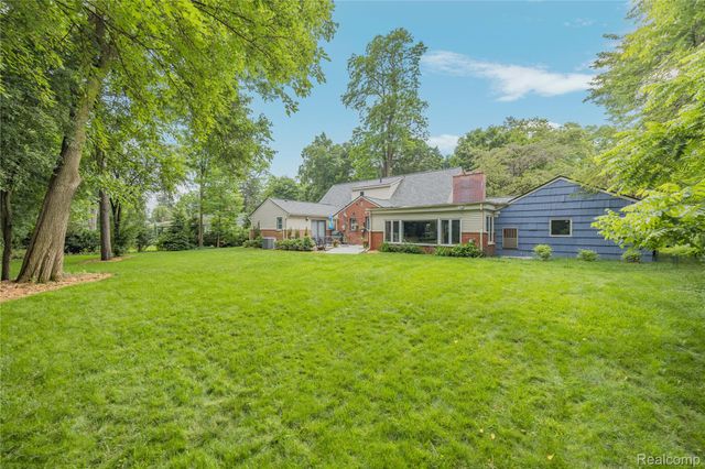 6085 Worlington Road, Bloomfield Hills, MI 48301