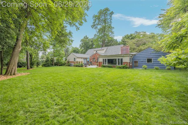 6085 Worlington Road, Bloomfield Hills, MI 48301