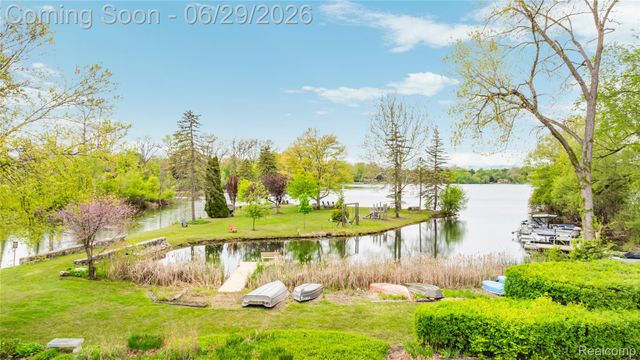 6085 Worlington Road, Bloomfield Hills, MI 48301