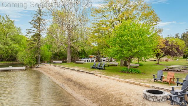 6085 Worlington Road, Bloomfield Hills, MI 48301
