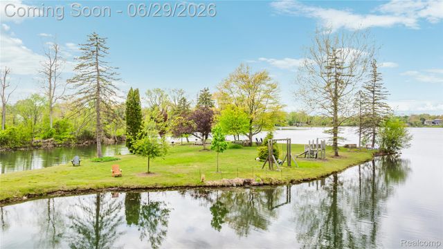 6085 Worlington Road, Bloomfield Hills, MI 48301