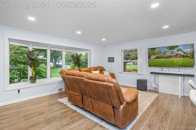 6085 Worlington Road, Bloomfield Hills, MI 48301