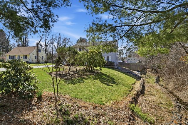 235 Vineland Ave, East Longmeadow, MA 01028