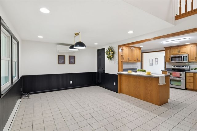 235 Vineland Ave, East Longmeadow, MA 01028