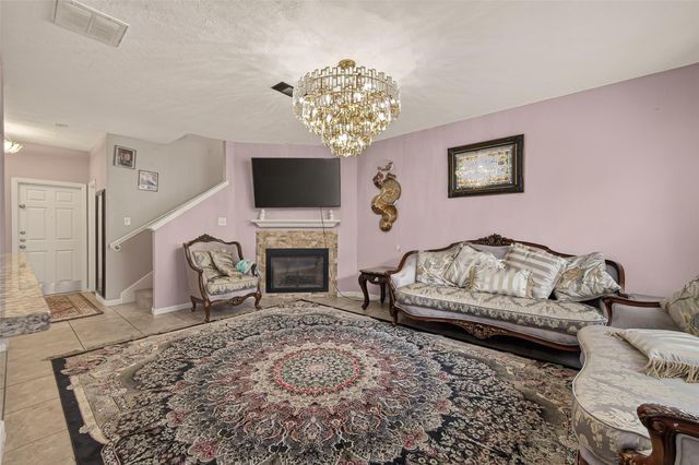 6027 Shadow Isle Lane, Houston, TX 77084