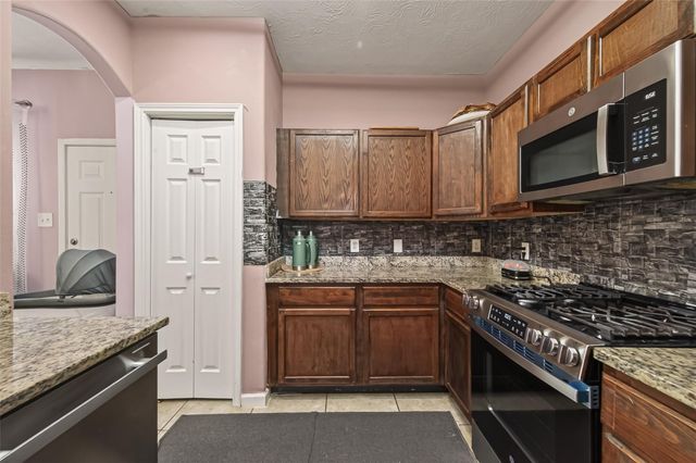 6027 Shadow Isle Lane, Houston, TX 77084