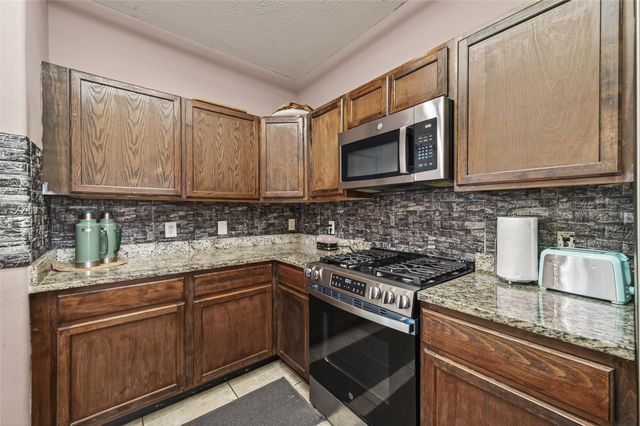 6027 Shadow Isle Lane, Houston, TX 77084