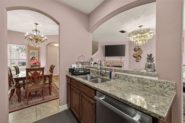 6027 Shadow Isle Lane, Houston, TX 77084