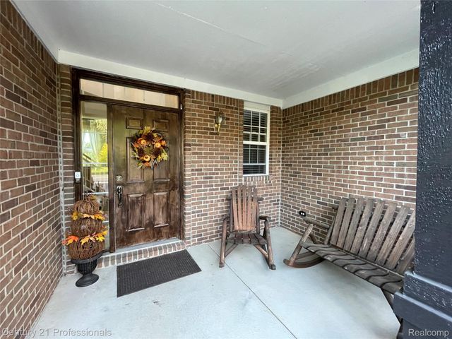 778 W Peninsula Court, Oxford Charter Township, MI 48371