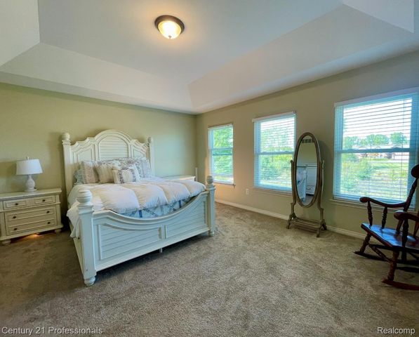 778 W Peninsula Court, Oxford Charter Township, MI 48371