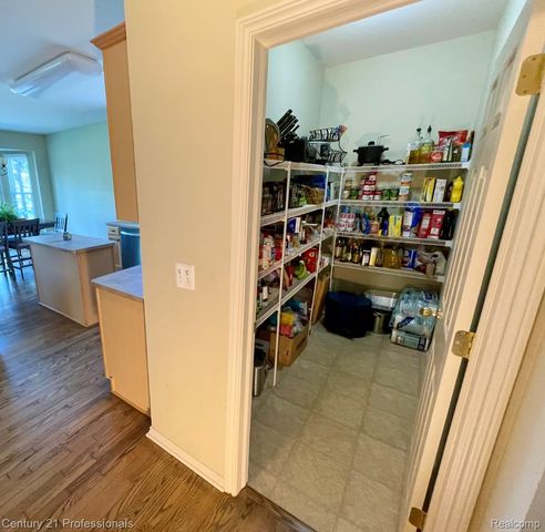 778 W Peninsula Court, Oxford Charter Township, MI 48371