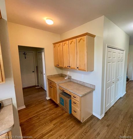 778 W Peninsula Court, Oxford Charter Township, MI 48371