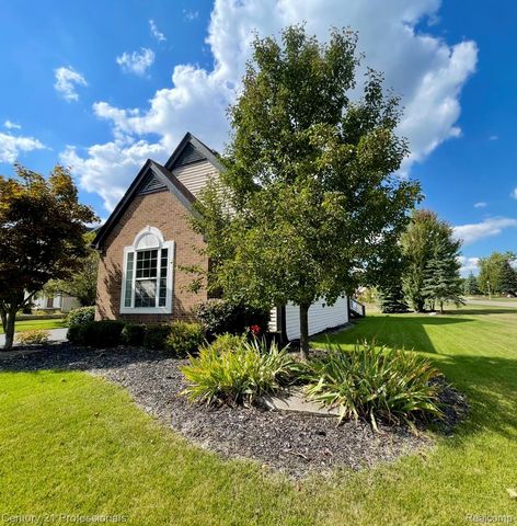 778 W Peninsula Court, Oxford Charter Township, MI 48371