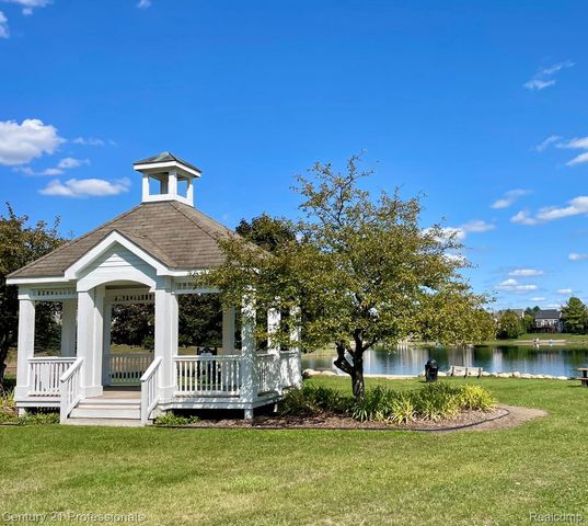 778 W Peninsula Court, Oxford Charter Township, MI 48371