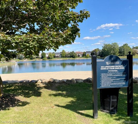 778 W Peninsula Court, Oxford Charter Township, MI 48371