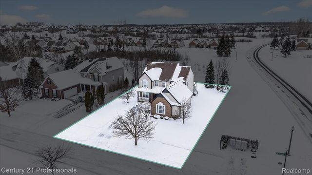 778 W Peninsula Court, Oxford Charter Township, MI 48371