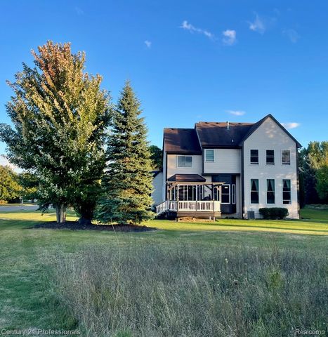 778 W Peninsula Court, Oxford Charter Township, MI 48371