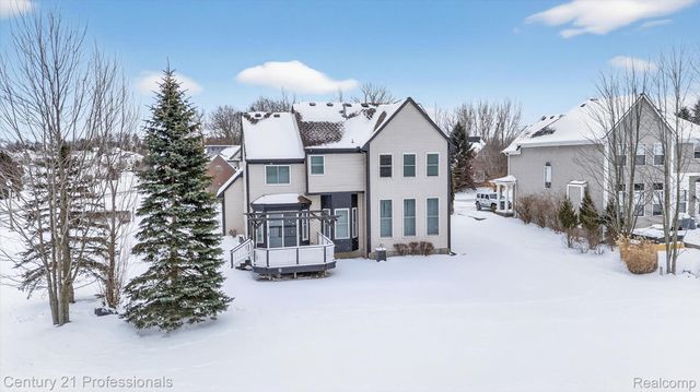 778 W Peninsula Court, Oxford Charter Township, MI 48371