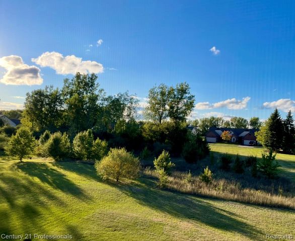 778 W Peninsula Court, Oxford Charter Township, MI 48371