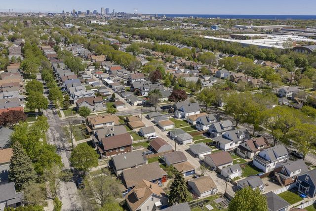 3328 9TH STREET, Milwaukee, WI 53215