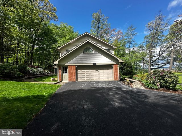 105 NORTHVIEW RD, Lititz, PA 17543